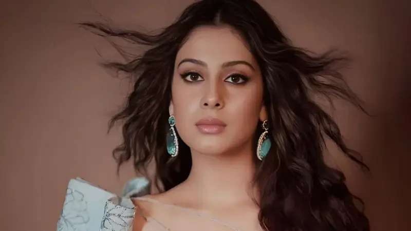অভিষেক সিনেমাতেই ঘনিষ্ঠ দৃশ্যে ইশা, কারণ জানালেন নিজেই