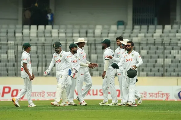 দ্বিতীয় ইনিংসে ব্যাটিং বিপর্যয়, তৃতীয় দিন শেষে ধুঁকছে বাংলাদেশ