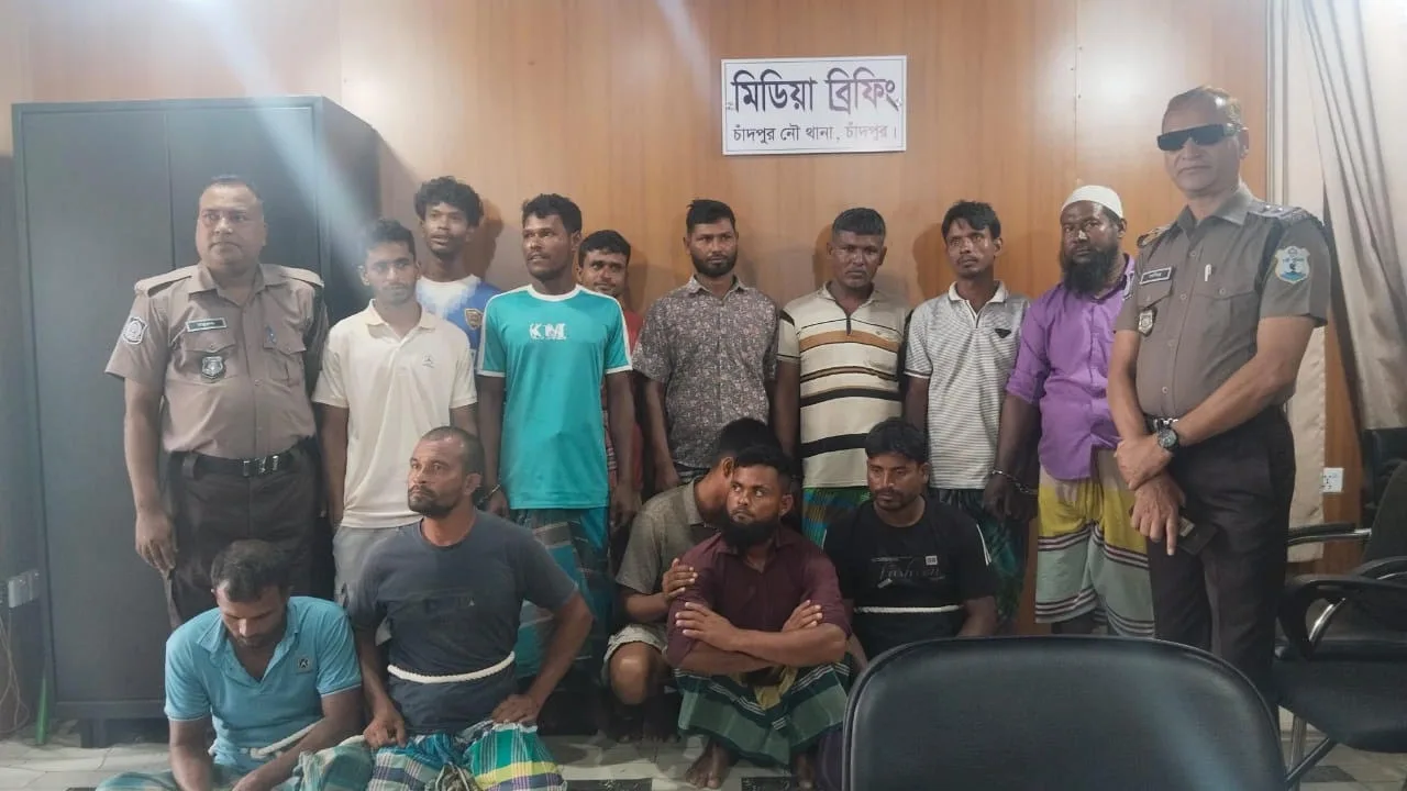 চাঁদপুরে মা ইলিশ শিকারে ৬৪৬ জেলে আটক, ১৮৩ জনের কারাদণ্ড