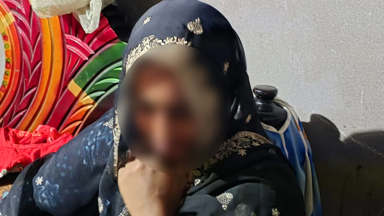 বিয়ের দাবিতে প্রেমিকের বাড়িতে তরুণীর অবস্থান