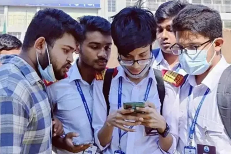 এইচএসসিতে জিপিএ-৫ কমেছে ২৯ হাজার